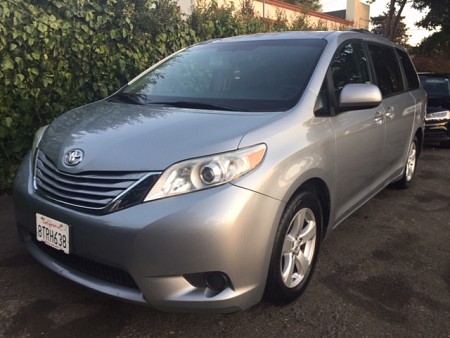 Key #42 Toyota Sienna LE Minivan 4D Key #42 Toyota Sienna LE Minivan 4D