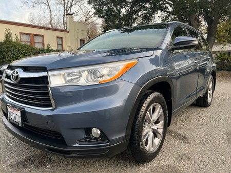 Key #34 Toyota Highlander XLE SUV 4D Key #34 Toyota Highlander XLE SUV 4D