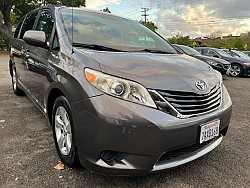 Key #22 Toyota Sienna LE Minivan 4D Key #22 Toyota Sienna LE Minivan 4D