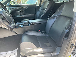 Key #124 Lexus ES 300h Sedan 4D Key #124 Lexus ES 300h Sedan 4D