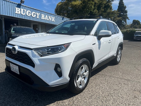 2021 Toyota RAV4 XLE's photo