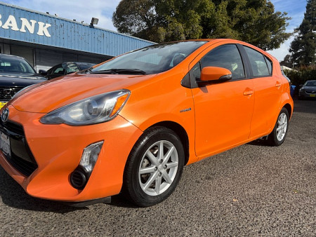 2015 Toyota Prius c Three's photo