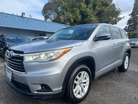 2016 Toyota Highlander LE's photo