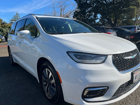 2021 Chrysler Pacifica Hybrid Touring L's photo