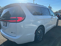 Key #35 Chrysler Pacifica Hybrid Touring L Van 4D Key #35 Chrysler Pacifica Hybrid Touring L Van 4D