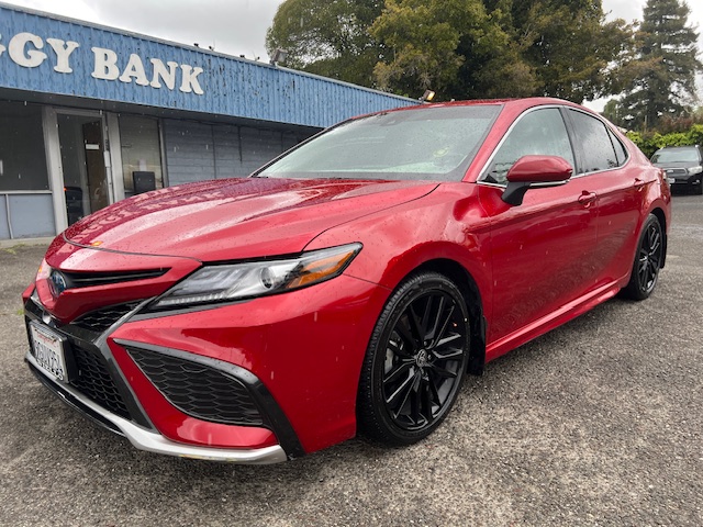 2023 Toyota Camry XSE Hybrid's photo