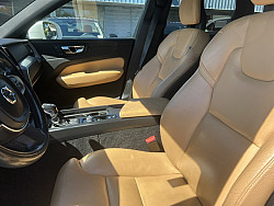 Key #18 Volvo XC60 T5 Momentum Sport Utility 4D Key #18 Volvo XC60 T5 Momentum Sport Utility 4D